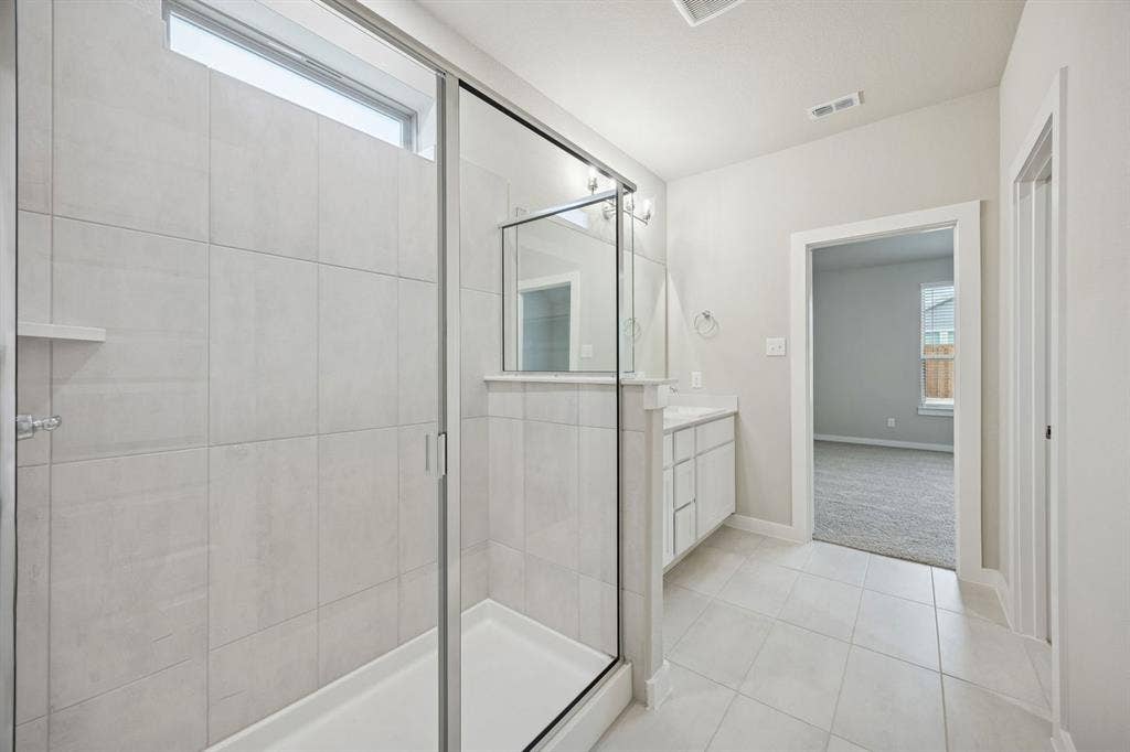 1321 Companero Street, Haslet, TX 76052 Primary Bathroom in the Stanley II home plan – REPRESENTATIVE PHOTO