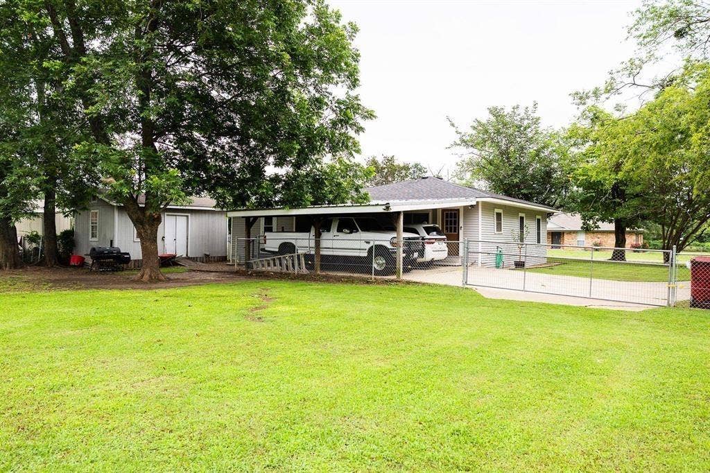 508 Fleming St., Mount Vernon, TX 75457