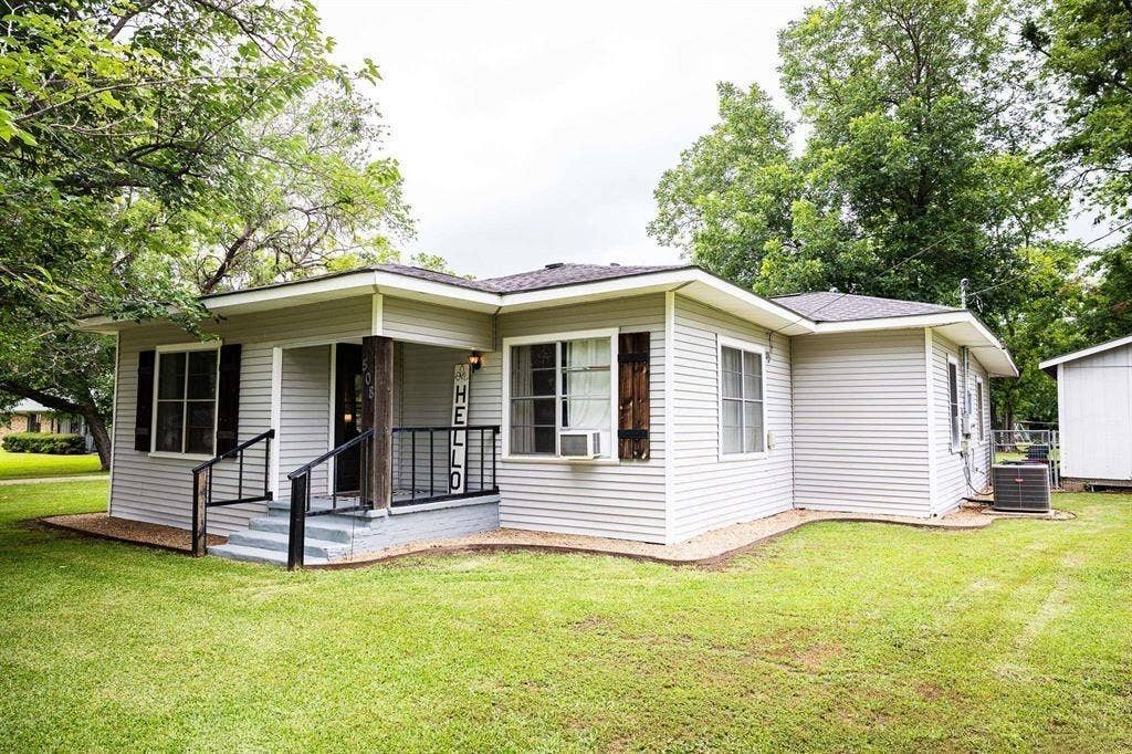 508 Fleming St., Mount Vernon, TX 75457