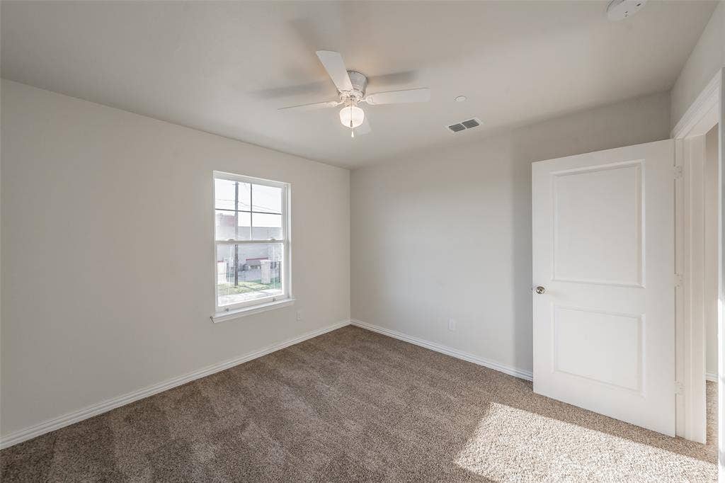 6215 Roby Drive, Arlington, TX 76001 Blind has been installed in bedroom 3