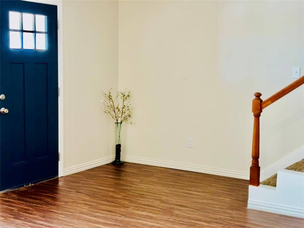 6215 Roby Drive, Arlington, TX 76001 Entryway with luxury plank vinyl hardwood / wood-style flooring . Wonderful spot to decorate the entryway .