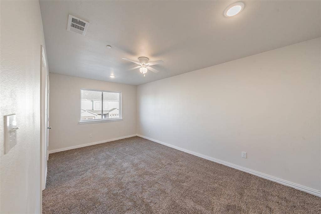 6215 Roby Drive, Arlington, TX 76001 Plush carpet and ceiling in the master bedroom, blind has been installed