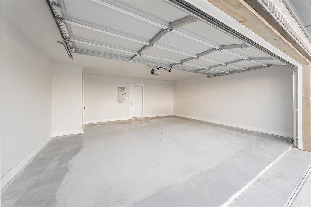 6215 Roby Drive, Arlington, TX 76001 Two car garage , door lead into the house kitchen area.