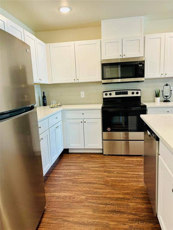 6215 Roby Drive, Arlington, TX 76001 Complete with all kitchen appliances.