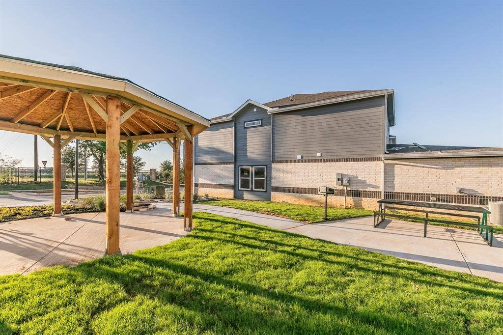 6215 Roby Drive, Arlington, TX 76001 Surrounding community with a lawn and a gazebo