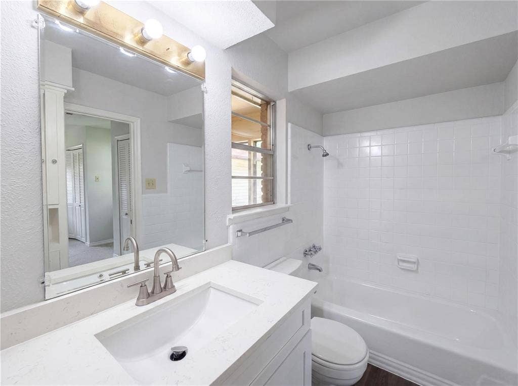 3327 Portlock Drive, Farmers Branch, TX 75234 3327 Portlock Drive, Farmers Branch, TX 75234