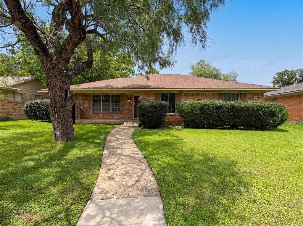 3327 Portlock Drive, Farmers Branch, TX 75234 3327 Portlock Drive, Farmers Branch, TX 75234