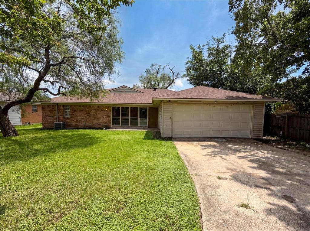 3327 Portlock Drive, Farmers Branch, TX 75234 3327 Portlock Drive, Farmers Branch, TX 75234