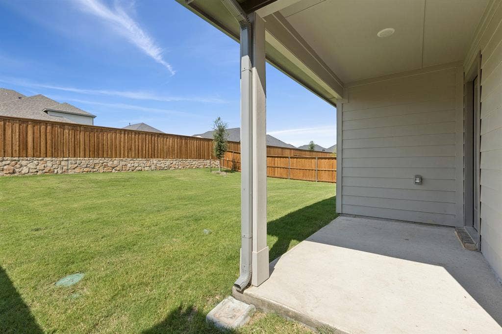 1309 Companero Street, Haslet, TX 76052 Covered Patio in the Heisman home plan – REPRESENTATIVE PHOTO