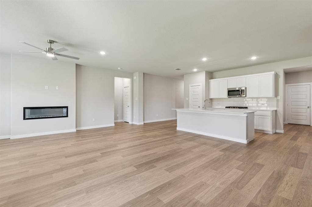 1309 Companero Street, Haslet, TX 76052 Open Floorplan in the Heisman home plan – REPRESENTATIVE PHOTO
