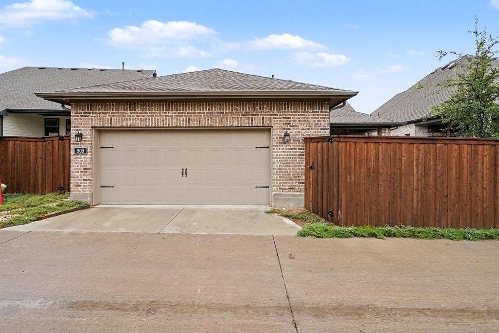 909 Almond Blossom Circle, Crowley, TX 76036 909 Almond Blossom Circle, Crowley, TX 76036