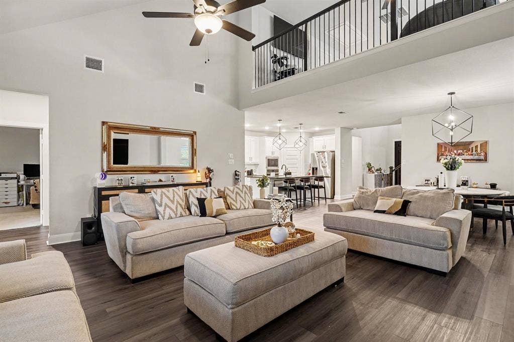 909 Almond Blossom Circle, Crowley, TX 76036 909 Almond Blossom Circle, Crowley, TX 76036