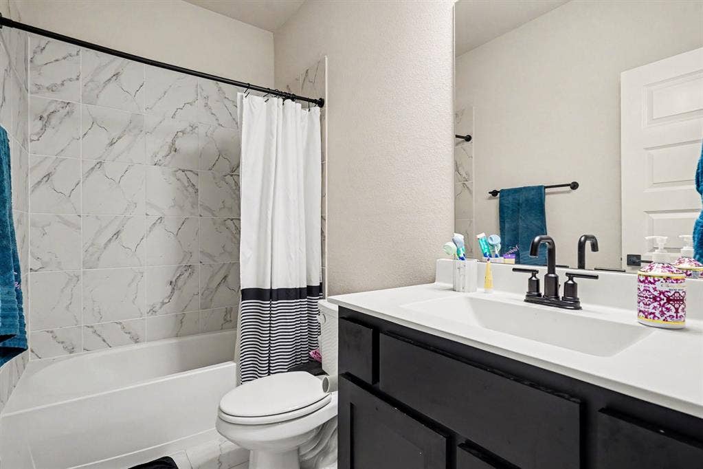 909 Almond Blossom Circle, Crowley, TX 76036 909 Almond Blossom Circle, Crowley, TX 76036