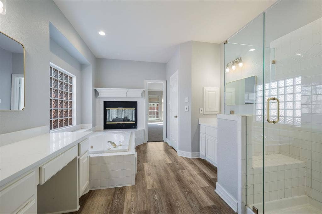 9612 E Oaks Lane, Irving, TX 75063 9612 E Oaks Lane, Irving, TX 75063