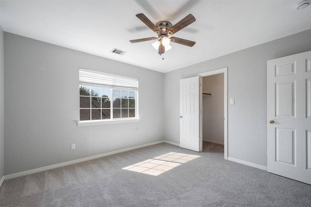 9612 E Oaks Lane, Irving, TX 75063 9612 E Oaks Lane, Irving, TX 75063