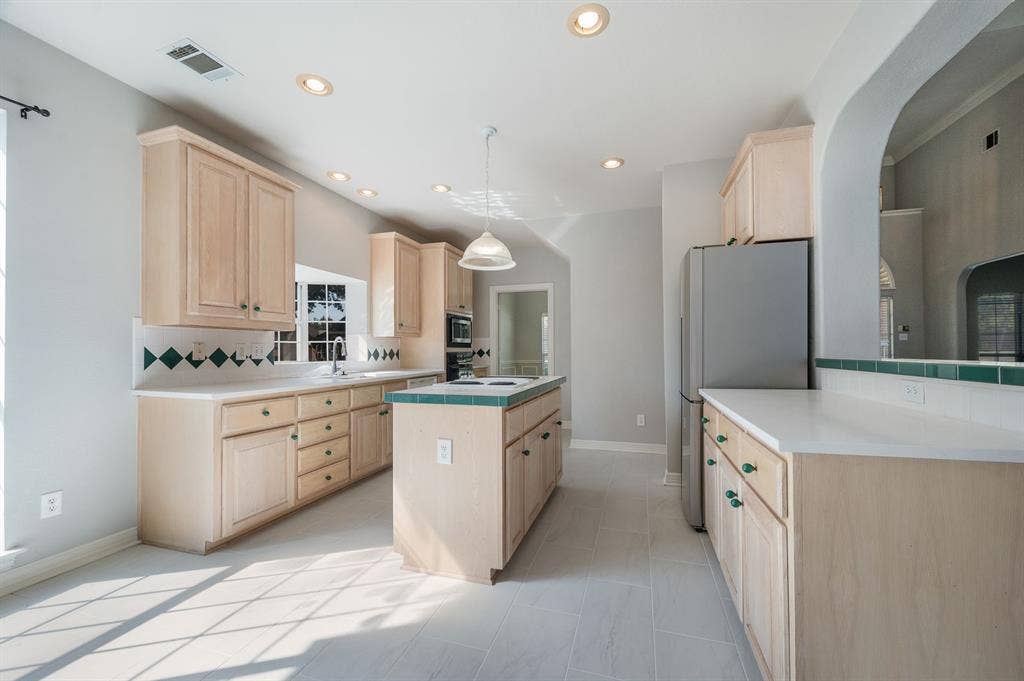 9612 E Oaks Lane, Irving, TX 75063 9612 E Oaks Lane, Irving, TX 75063