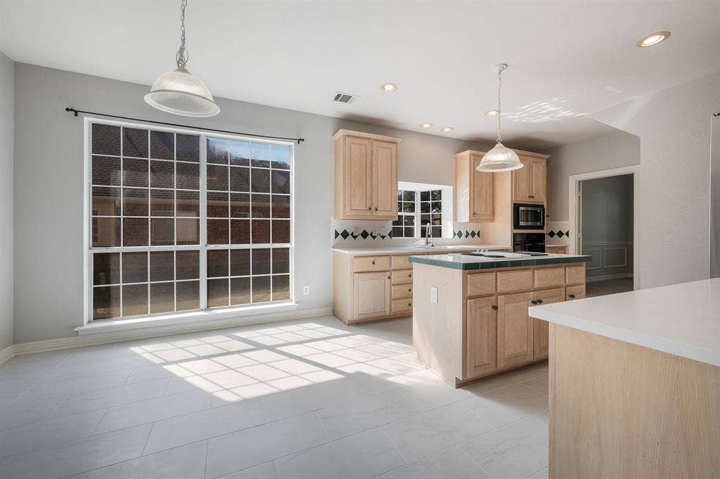 9612 E Oaks Lane, Irving, TX 75063 9612 E Oaks Lane, Irving, TX 75063