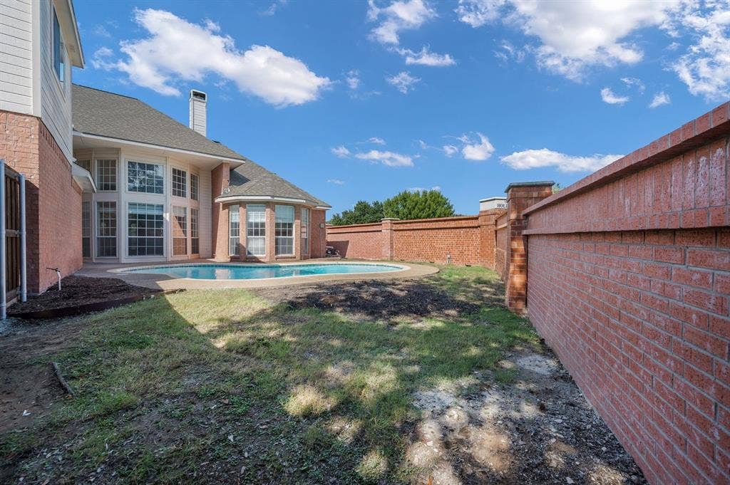 9612 E Oaks Lane, Irving, TX 75063 9612 E Oaks Lane, Irving, TX 75063