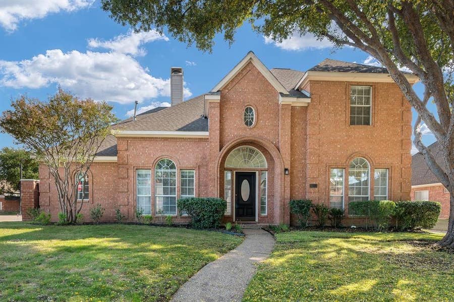 Property photo for 9612 E Oaks Lane, Irving, TX