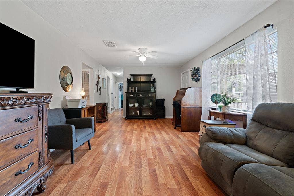 707 N Walnut Street, Weatherford, TX 76086 707 N Walnut Street, Weatherford, TX 76086