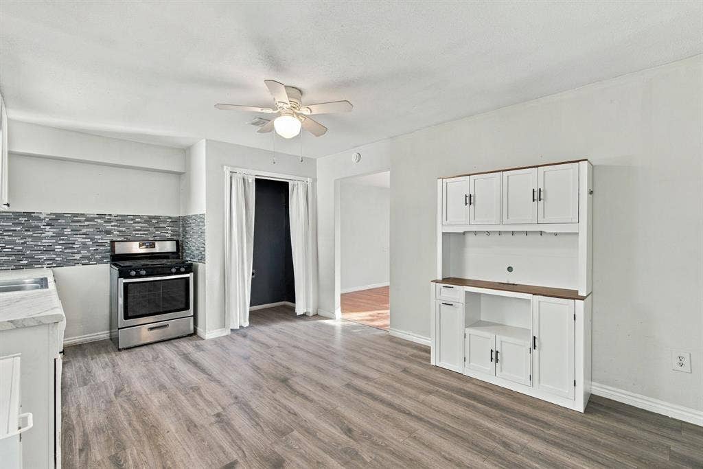 707 N Walnut Street, Weatherford, TX 76086 Sellers bought a stand alone pantry for buyers