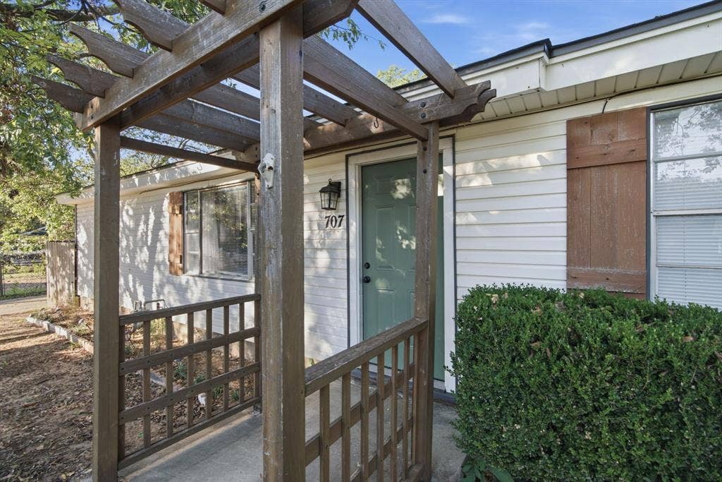 707 N Walnut Street, Weatherford, TX 76086 707 N Walnut Street, Weatherford, TX 76086
