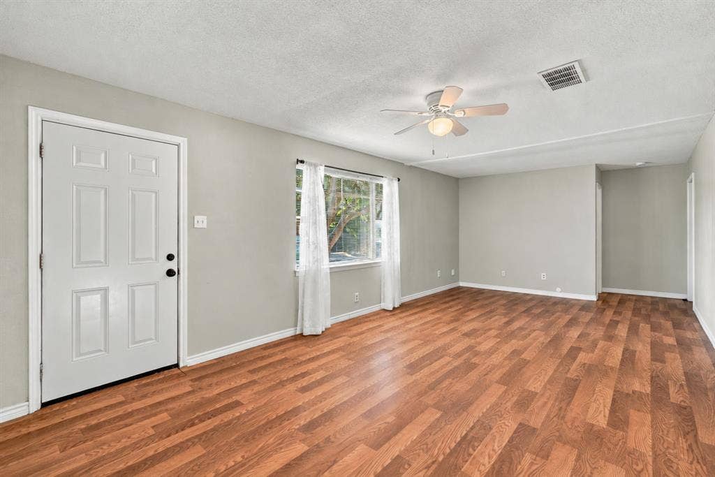 707 N Walnut Street, Weatherford, TX 76086 707 N Walnut Street, Weatherford, TX 76086