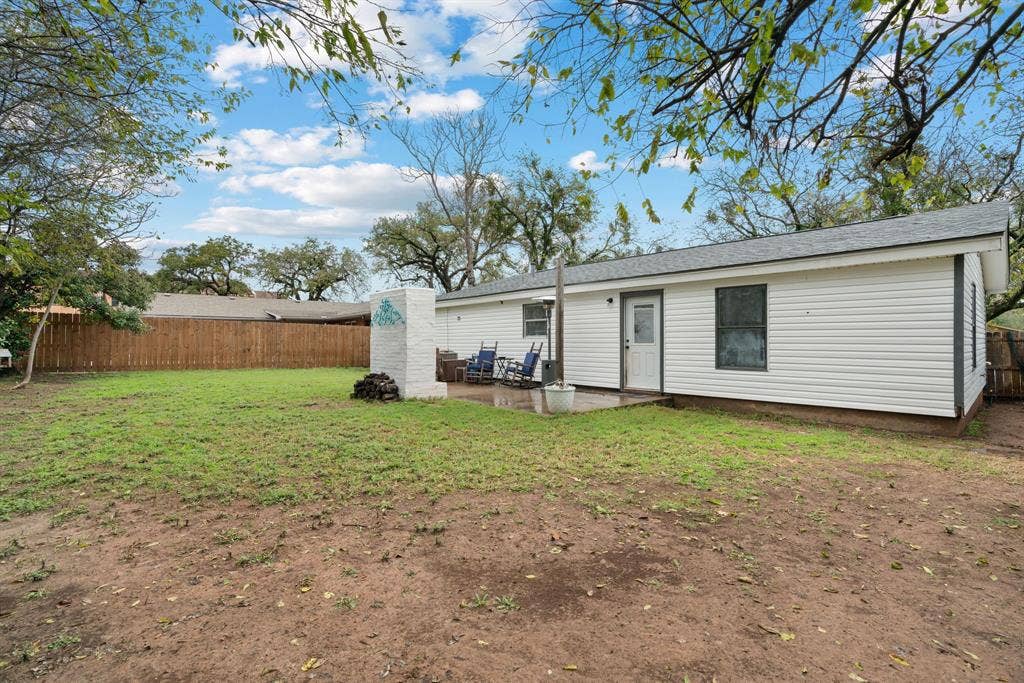 707 N Walnut Street, Weatherford, TX 76086 707 N Walnut Street, Weatherford, TX 76086
