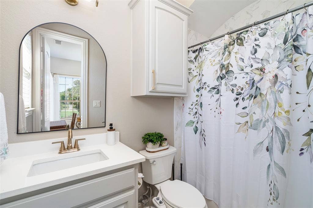 909 Amblewood Drive, Lucas, TX 75002