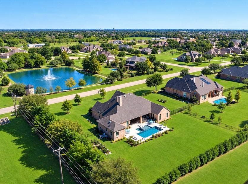909 Amblewood Drive, Lucas, TX 75002