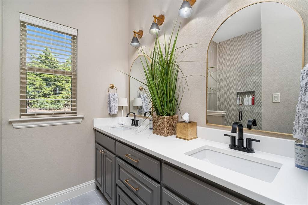 909 Amblewood Drive, Lucas, TX 75002