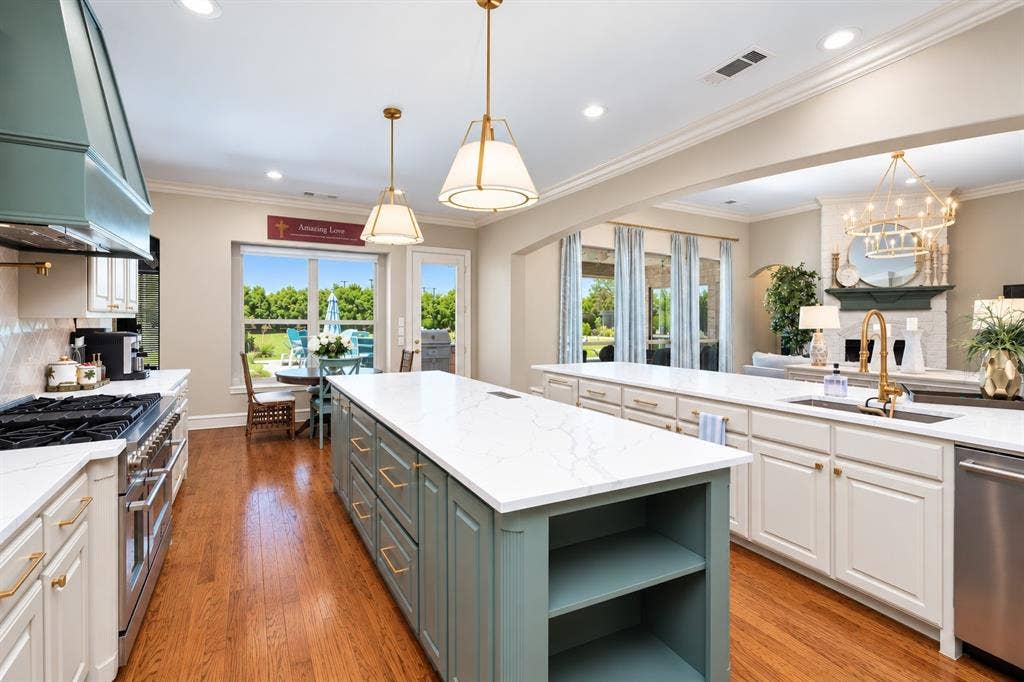 909 Amblewood Drive, Lucas, TX 75002