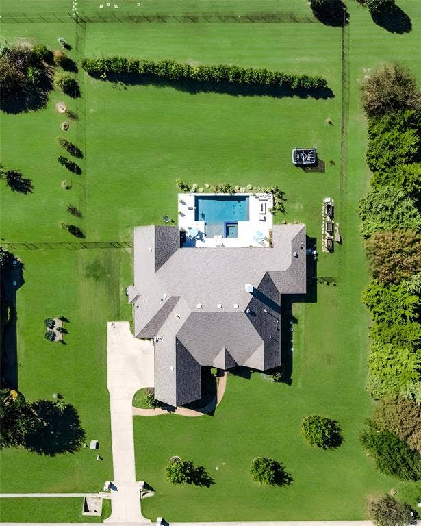 909 Amblewood Drive, Lucas, TX 75002