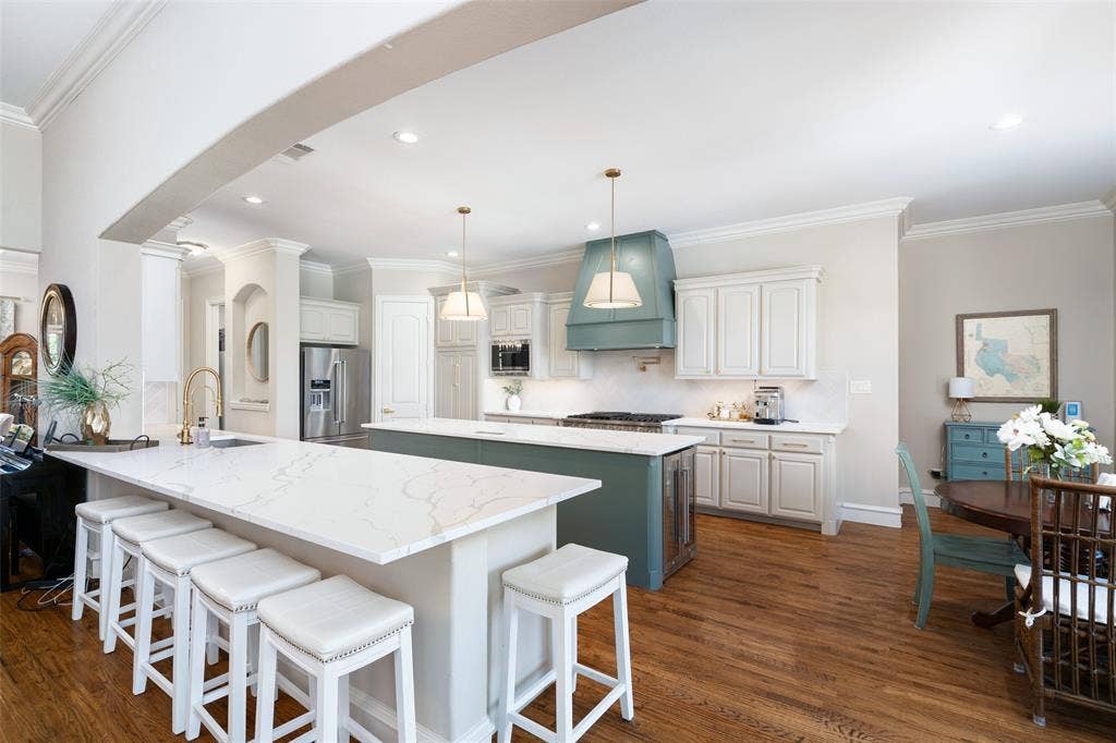 909 Amblewood Drive, Lucas, TX 75002