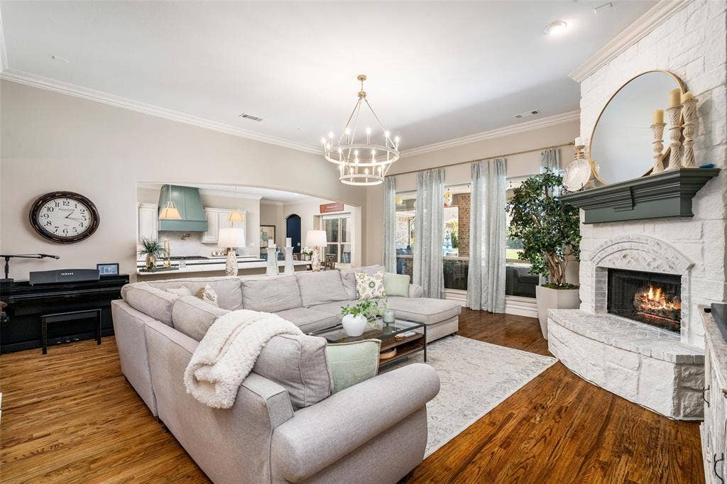 909 Amblewood Drive, Lucas, TX 75002