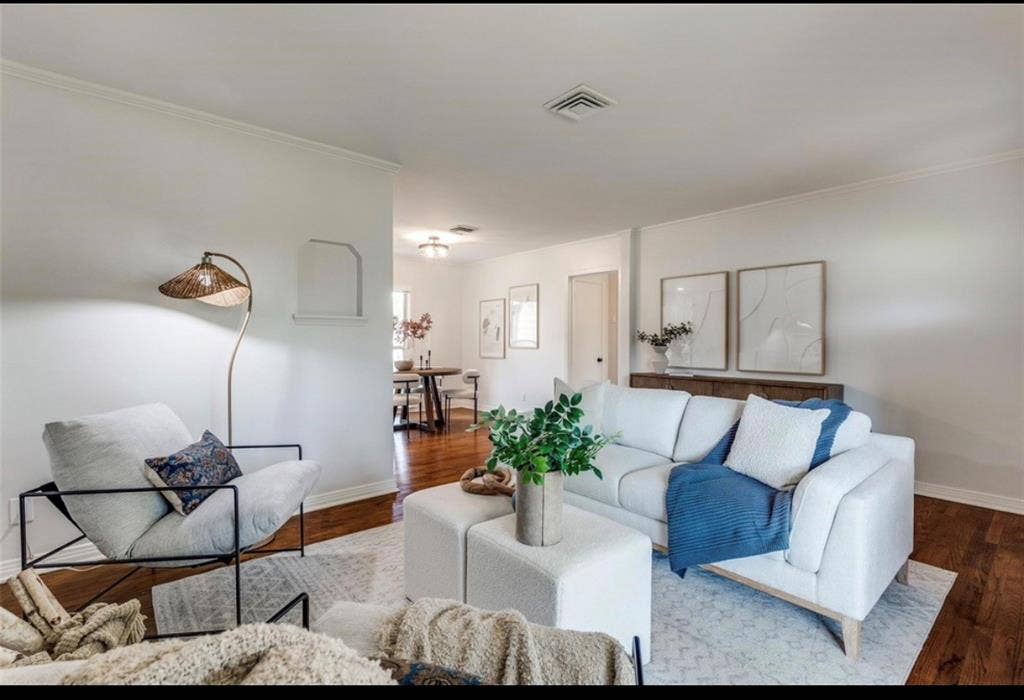Hardwood flooring, recessed lighting, and a defined architectural niche
