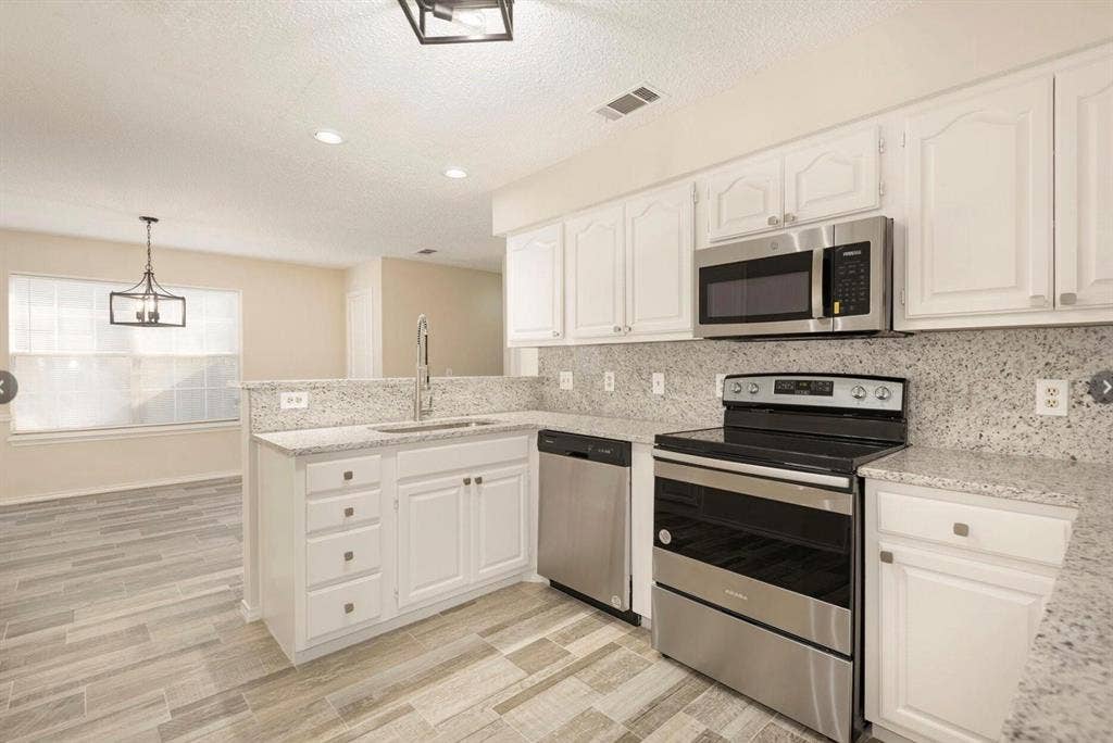 3600 Hilltop Lane, Plano, TX 75023 3600 Hilltop Lane, Plano, TX 75023
