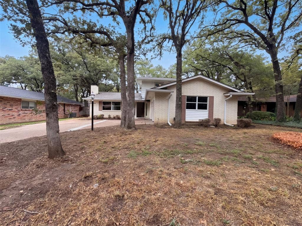 3411 Halifax Drive, Arlington, TX 76013