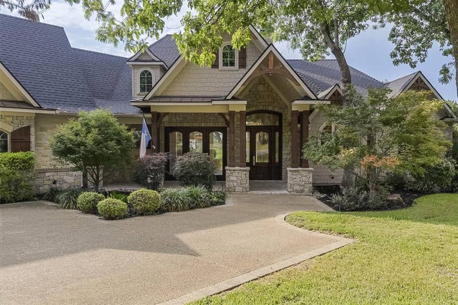 Property photo for 228 Katy Lake Drive, Waxahachie, TX