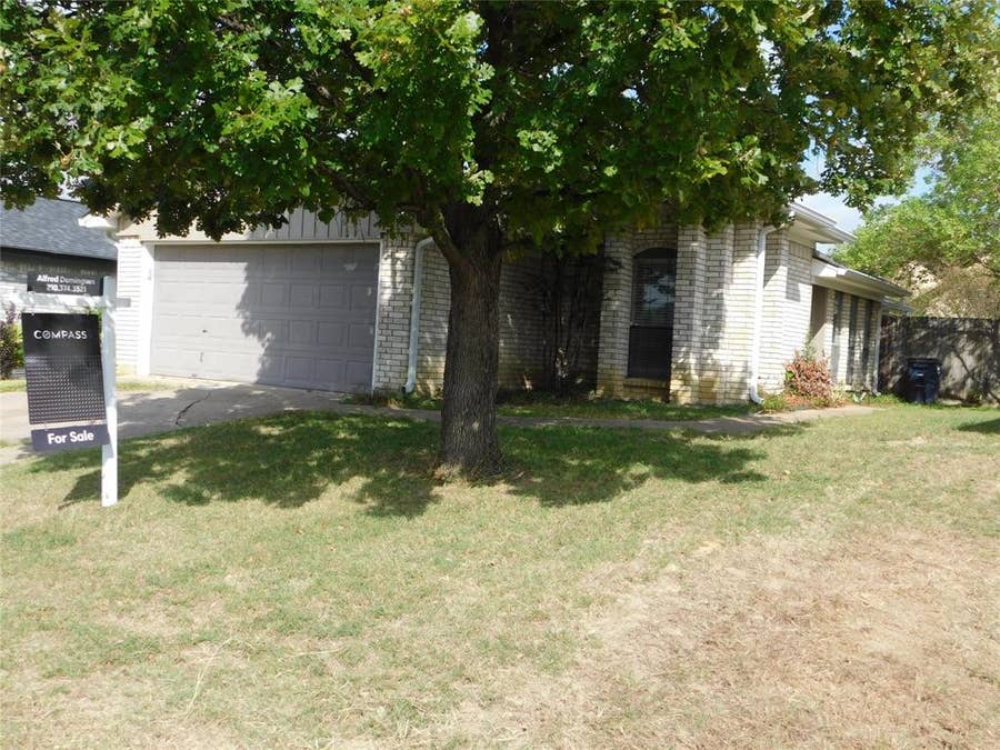 Property photo for 10630 Lone Pine Lane, Fort Worth, TX