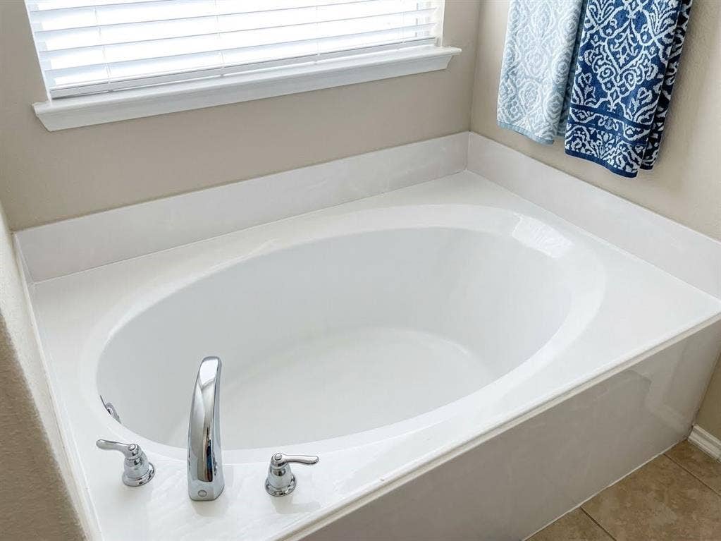 Garden tub.