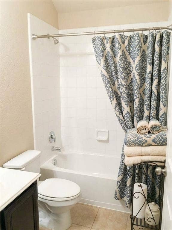 Secondary bathroom.