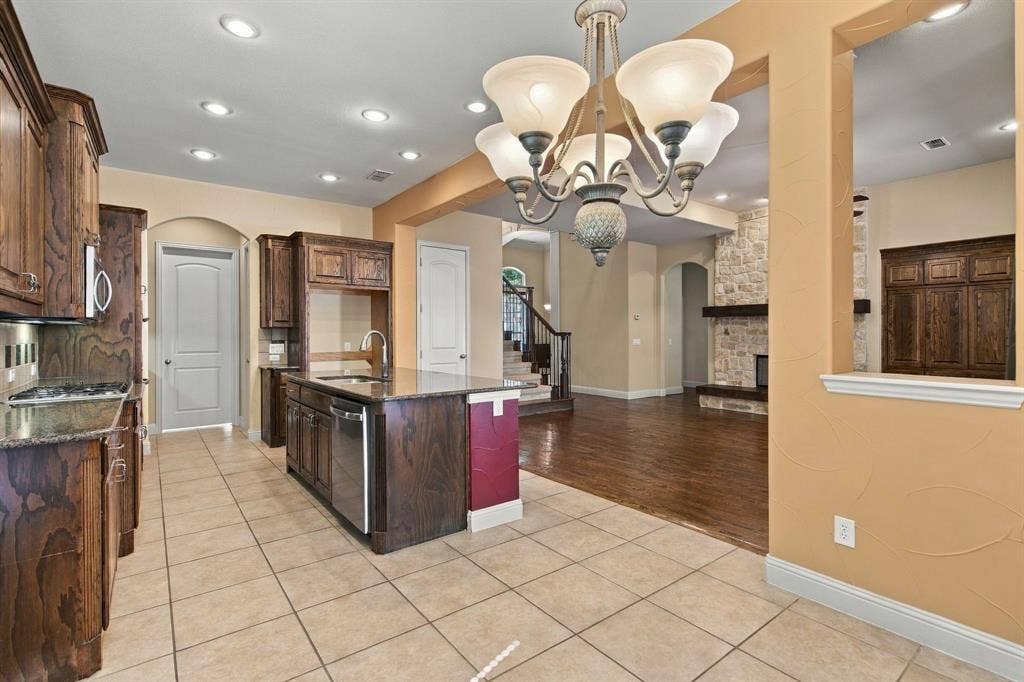 11086 Wellshire Lane, Frisco, TX 75035 From Casual Dining.