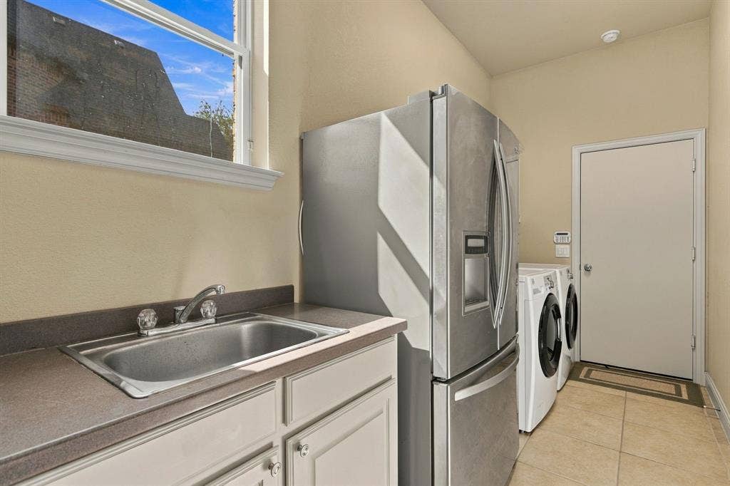 11086 Wellshire Lane, Frisco, TX 75035 Utility room with sink, has plenty of space for freezer or extra fridge.