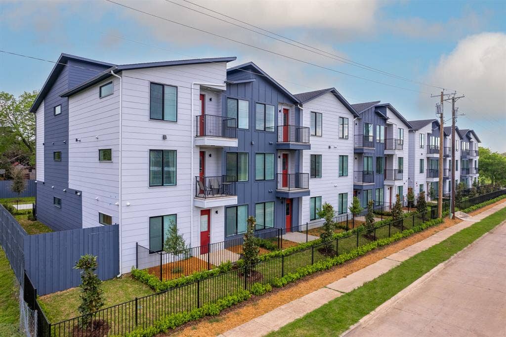 3235 Dallas Street, #1307, Dallas, TX 75210 3235 Dallas Street, #1307, Dallas, TX 75210