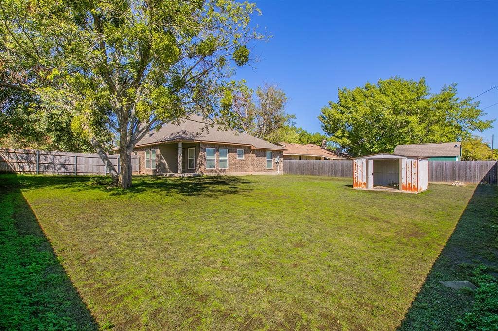 1502 Jane Lane, West, TX 76691 1502 Jane Lane, West, TX 76691