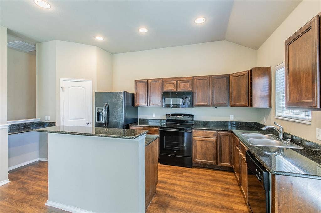 1502 Jane Lane, West, TX 76691 1502 Jane Lane, West, TX 76691