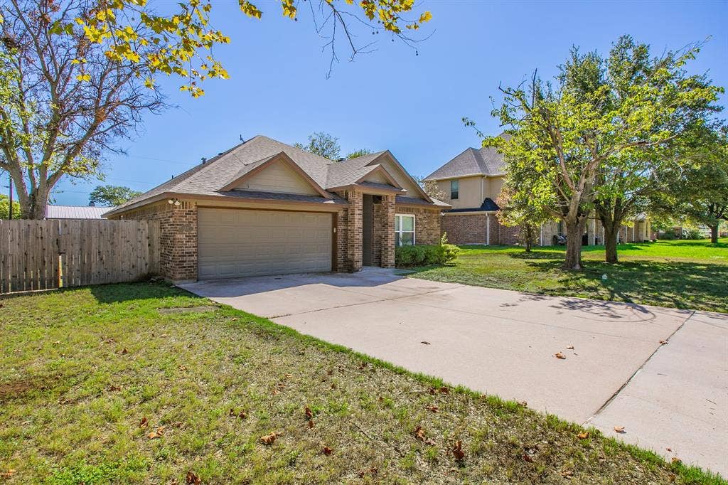 1502 Jane Lane, West, TX 76691 1502 Jane Lane, West, TX 76691