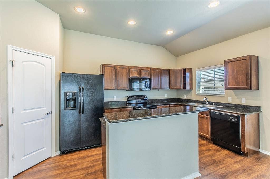 1502 Jane Lane, West, TX 76691 1502 Jane Lane, West, TX 76691