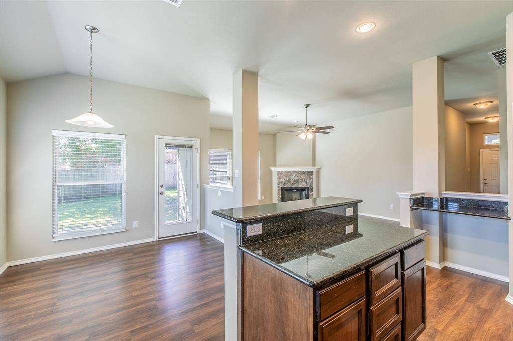 1502 Jane Lane, West, TX 76691 1502 Jane Lane, West, TX 76691